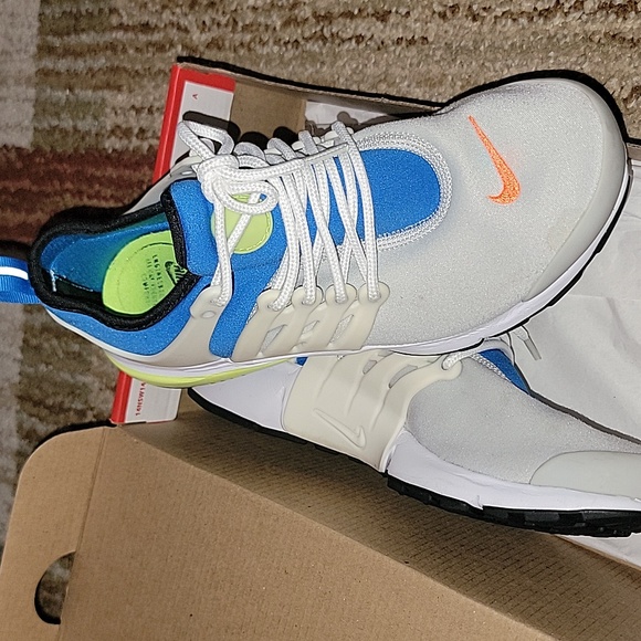 Nike womens sneaker - Picture 6 of 9